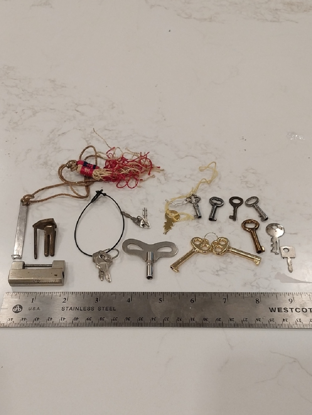 Source Unknown Assorted Decorative Keys and Wind-Up Key Set - Silver and Gold